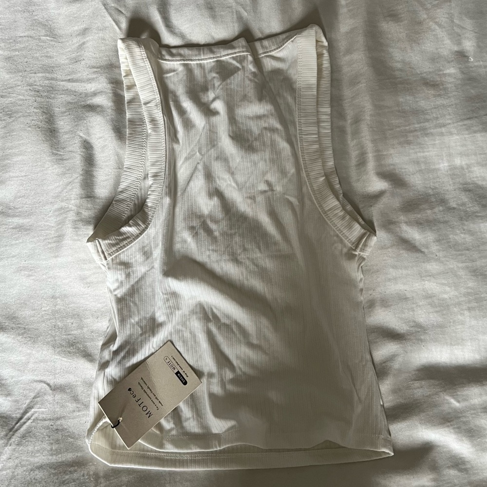 Minimalist top - Picture 1 of 1